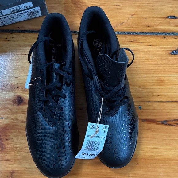 NWT Adidas Predator Accuracy 4 soccer cleats men’s 9.5 / women’s 10.5 - Picture 4 of 12